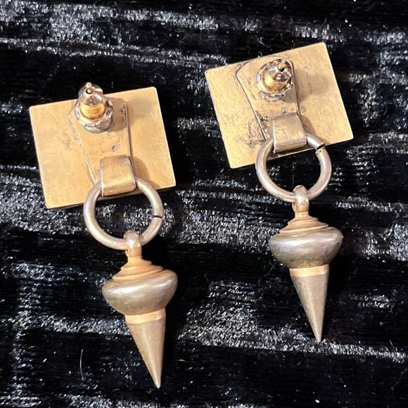 Stunning Vintage Brushed Goldtone Modernist Cone Shape Dangle Pierced Earrings - Picture 5 of 6